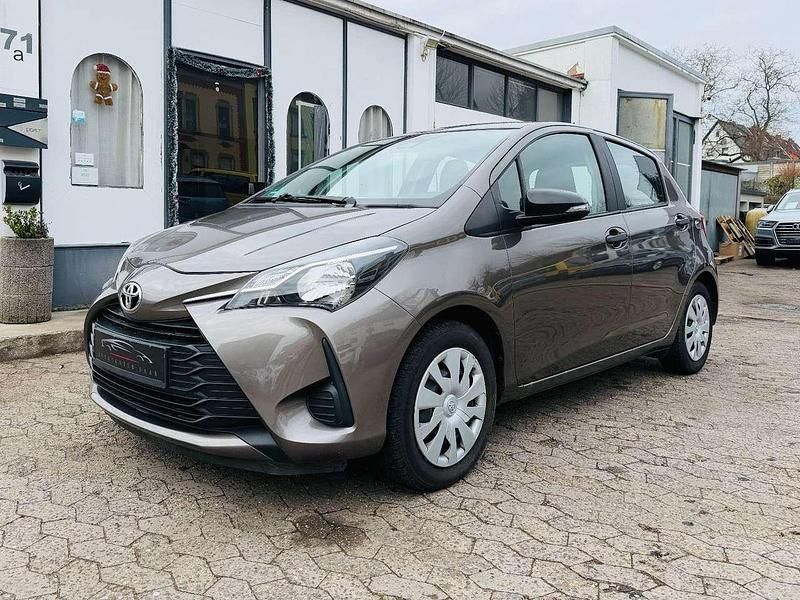 Gebraucht Toyota Yaris 111 PS (81 kW) 2017 Grau Kleinwagen
