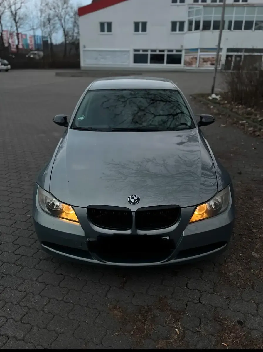 Gebraucht BMW 320 150 PS (110 kW) 2006 Grau Limousine