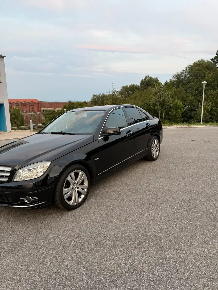 Gebraucht Mercedes 200 184 PS (135 kW) 2010 Schwarz Limousine
