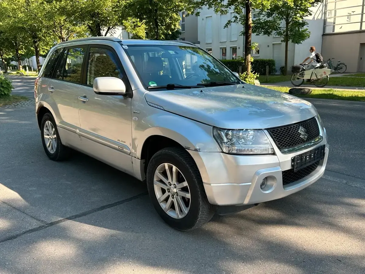 Gebraucht Suzuki Grand Vitara 129 PS (94 kW) 2009 Silber SUV