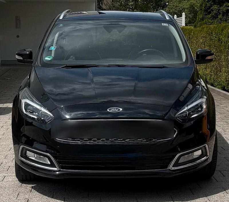 Schwarz Gebraucht 2017 Ford S-MAX Vignale Van / Kleinbus | 17.900 € (Guter Preis) - Bild 1/4