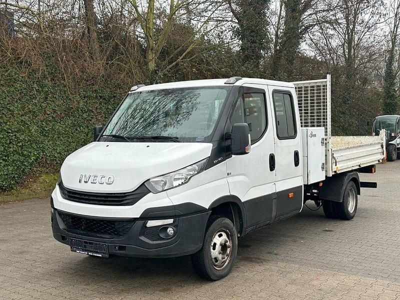 Weiß Gebraucht 2019 Iveco Daily Limousine | 14.800 € - Bild 1/4