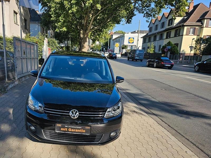 Gebraucht VW Touran Cup 140 PS (102 kW) 2014 Deep black perleffekt Van / Kleinbus