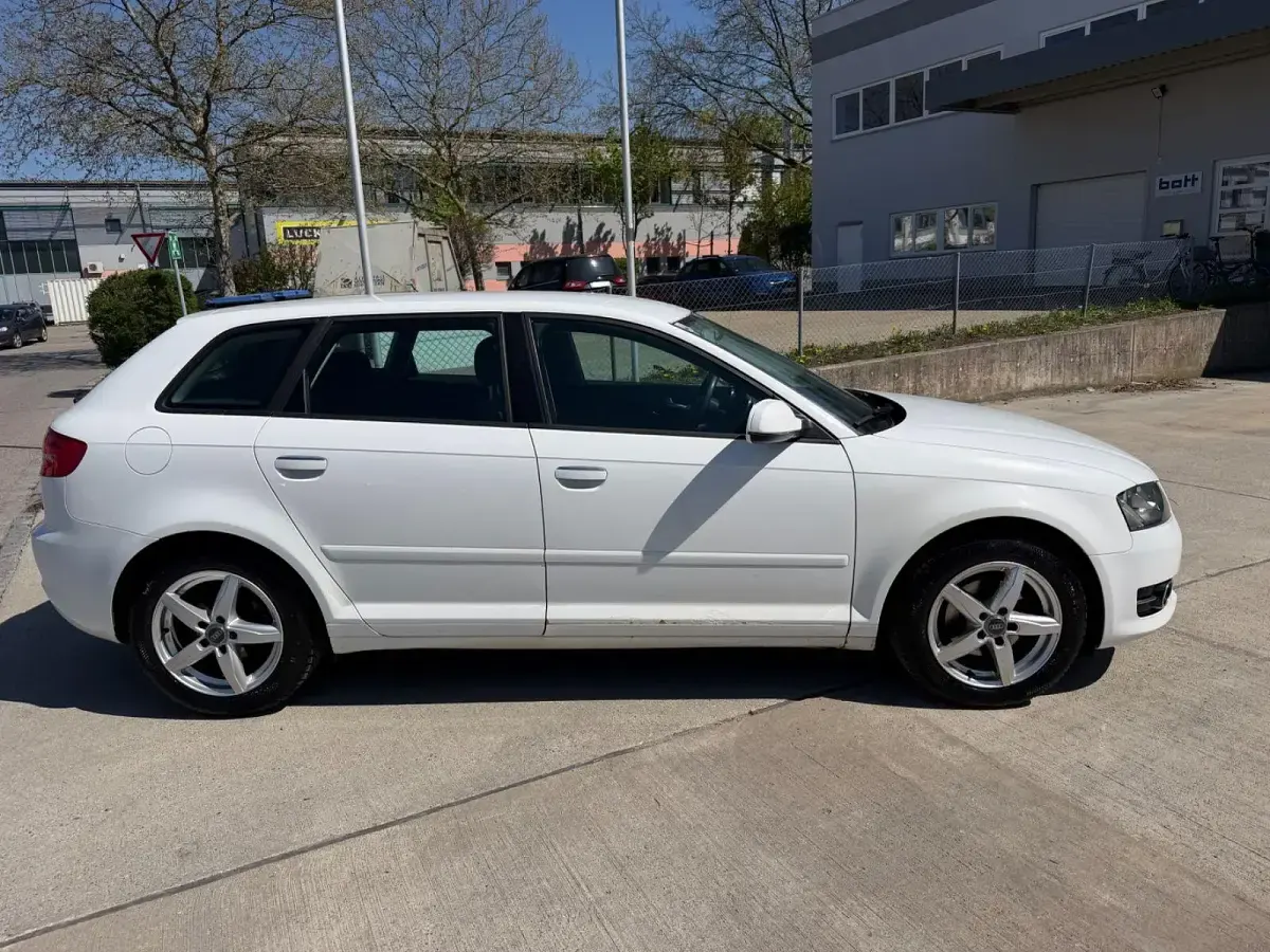 Gebraucht Audi A3 Ambition 105 PS (77 kW) 2011 Weiß Kleinwagen