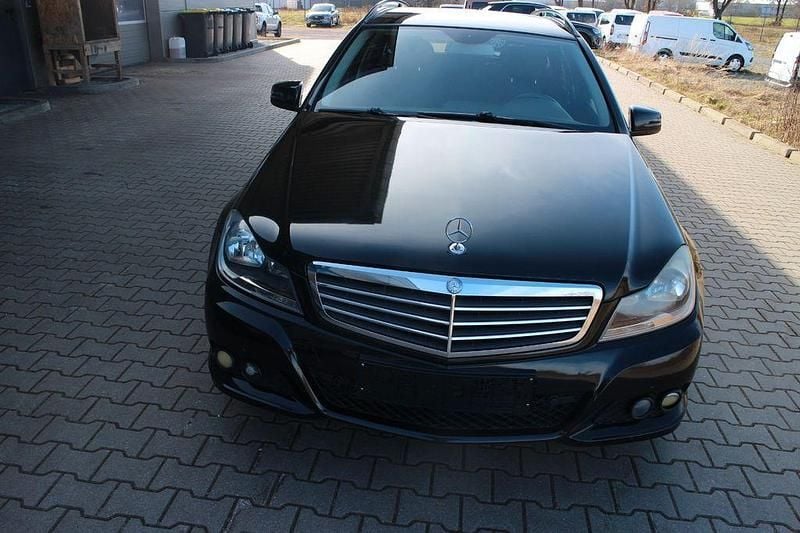Schwarz Gebraucht 2012 Mercedes C220 Kombi | 7.350 € (Guter Preis) - Bild 1/4
