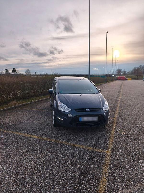 Używany Ford S-MAX Trend 140 KM (102 kW) 2012 Minivan