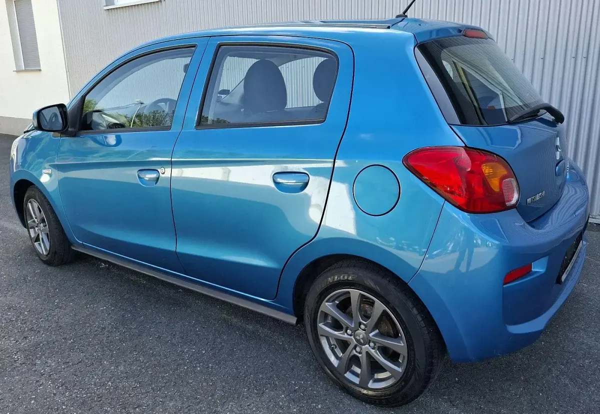 Gebraucht Mitsubishi Space Star Diamant Edition 71 PS (52 kW) 2015 Blau Kleinwagen