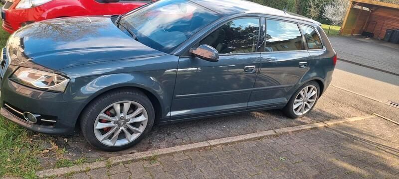 Grau Gebraucht 2011 Audi A3 Sportback Limousine | 8.000 € (Fairer Preis) - Bild 1/4