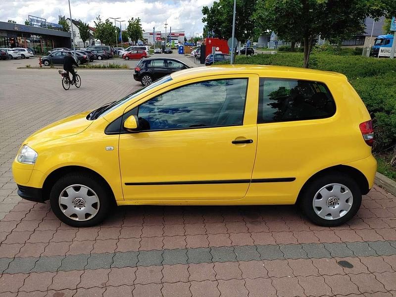Gelb Gebraucht 2004 VW Fox Kleinwagen | 2.200 € (Fairer Preis) - Bild 1/4