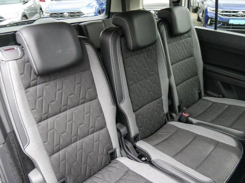 Gebraucht VW Touran 150 PS (110 kW) 2025 Weiß Van / Kleinbus