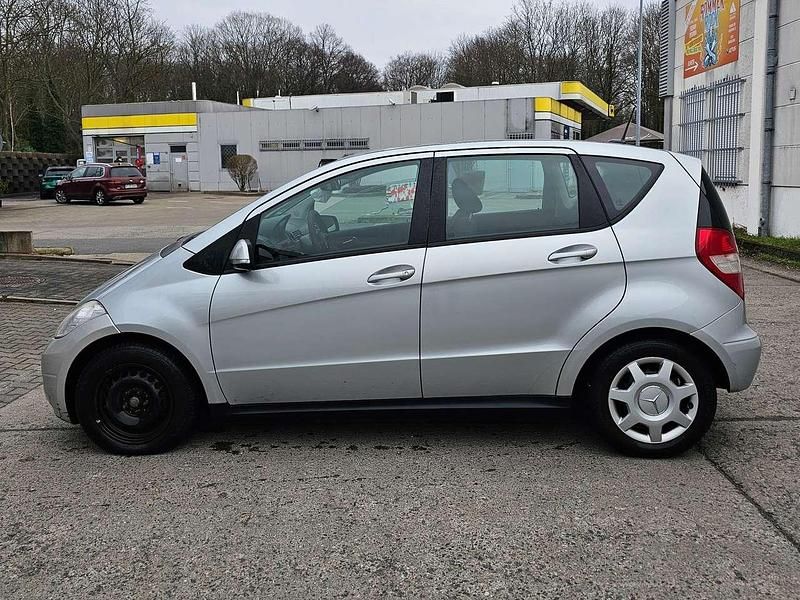 Gebraucht Mercedes A180 109 PS (80 kW) 2010 Polarsilber  metalliclack Kleinwagen