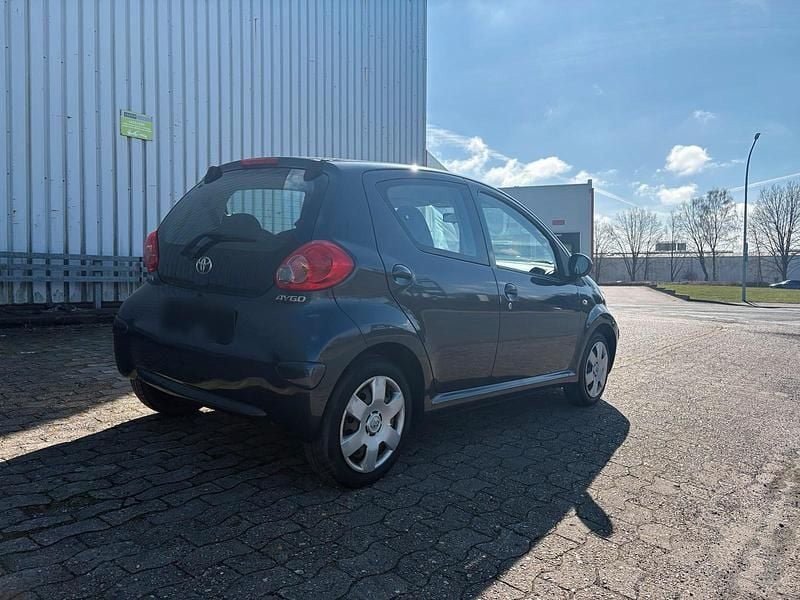 Gebraucht Toyota Aygo Cool 68 PS (50 kW) 2005 Grau Kleinwagen