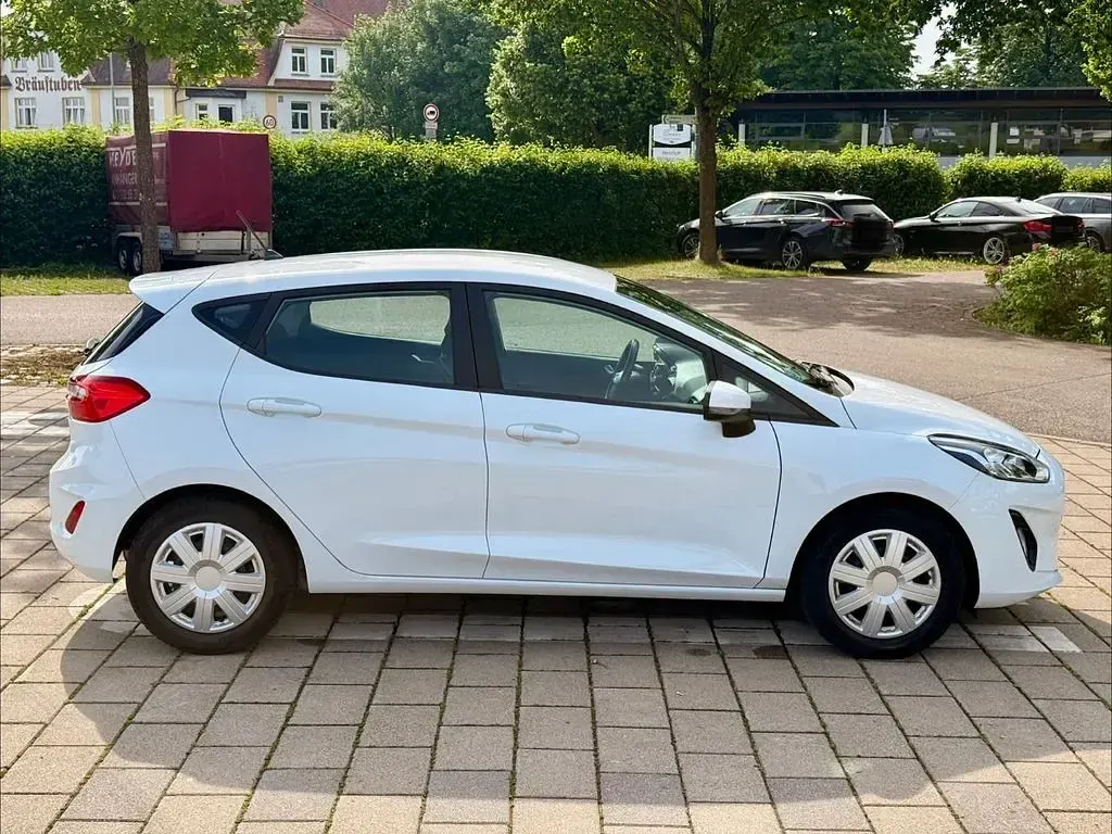 Gebraucht Ford Fiesta 101 PS (74 kW) 2017 Weiß Kleinwagen