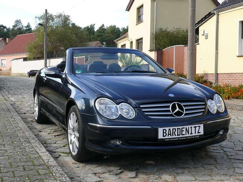 Smaragdschwarz metalliclack Gebraucht 2004 Mercedes CLK240 Cabrio | 5.900 € (Fairer Preis) - Bild 1/4
