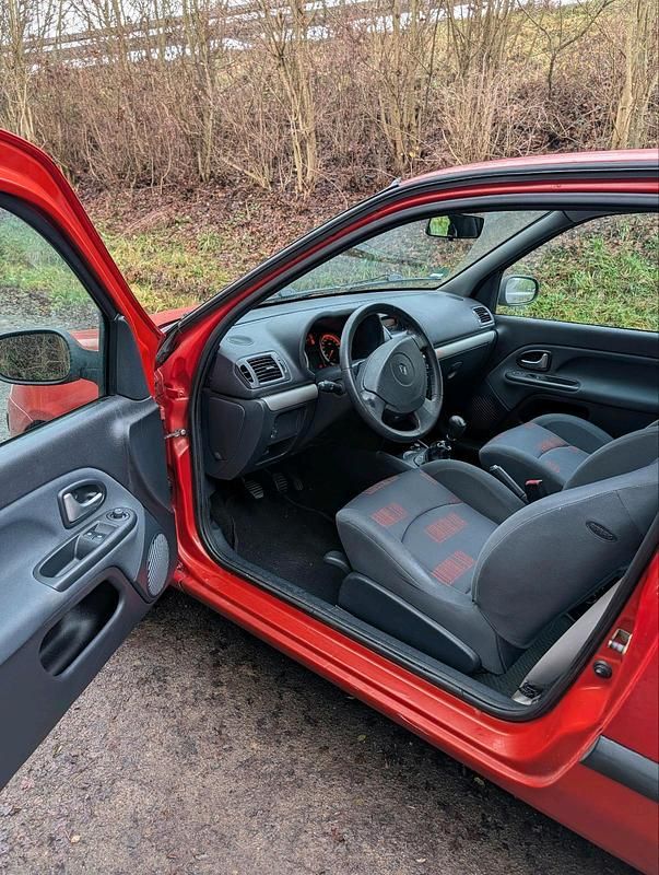 Gebraucht Renault Clio II 98 PS (72 kW) 2005 Orange Kleinwagen