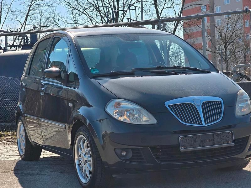 Gebraucht Lancia Musa 101 PS (74 kW) 2004 Schwarz Van / Kleinbus