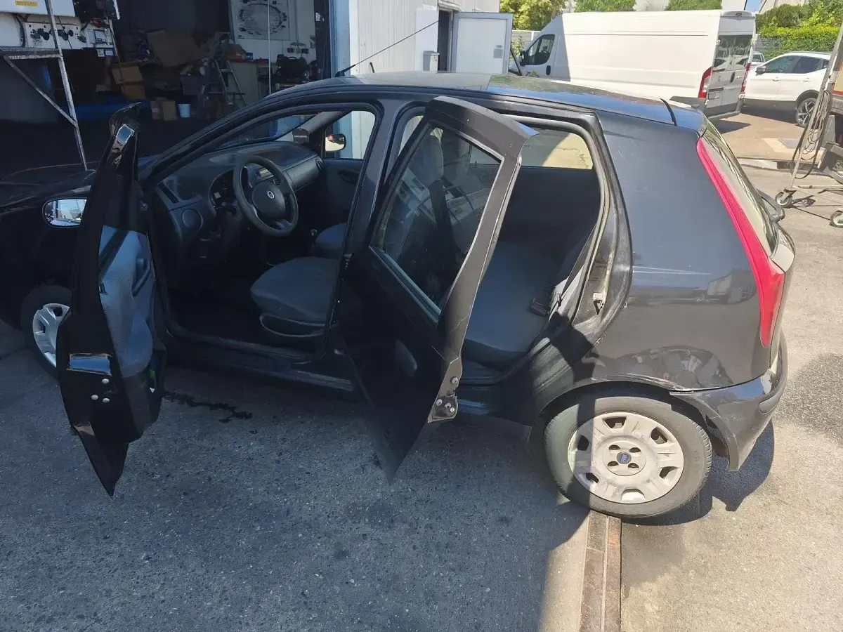 Gebraucht Fiat Punto 80 PS (58 kW) 2004 Schwarz Kleinwagen