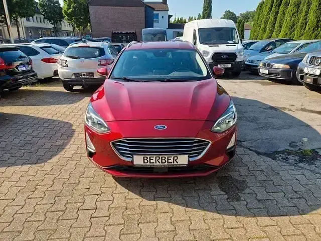 Gebraucht Ford Focus Titanium 120 PS (88 kW) 2019 Rot Limousine