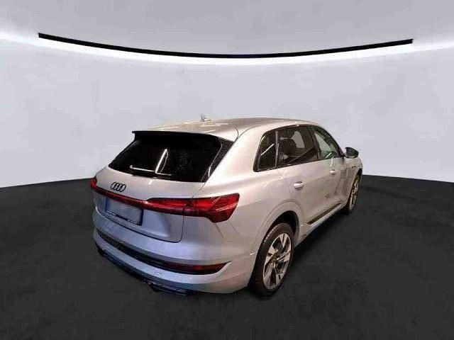 Gebraucht Audi e-tron S-Line 230 kW (313 PS) 2022 Florettsilber SUV