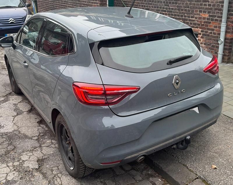Usado Renault Clio V 131 HP (96 kW) 2019 Cinzento Sedan