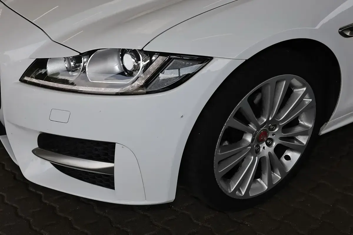 Gebraucht Jaguar XF 163 PS (119 kW) 2017 Fuji white Kombi