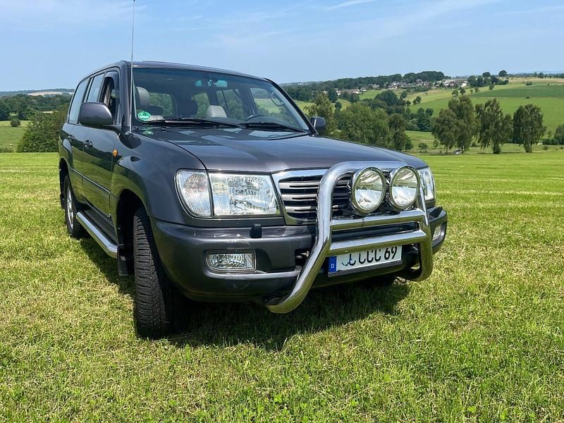 Grau Gebraucht 2006 Toyota Land Cruiser SUV | 47.569 € (Teuer) - Bild 1/4