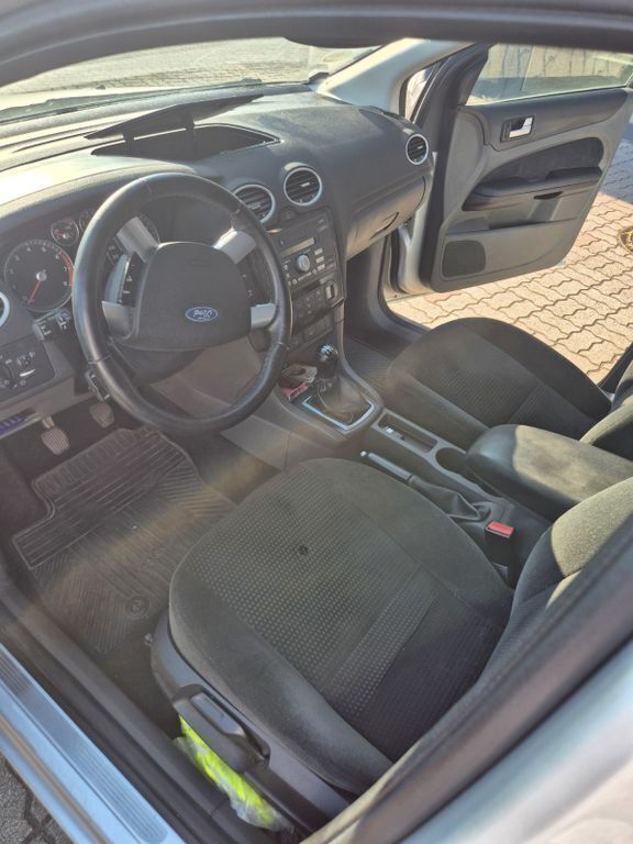 Gebraucht Ford Focus Ghia 101 PS (74 kW) 2006 Silber Limousine