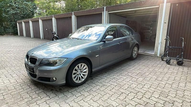 Grau Gebraucht 2009 BMW 320 Limousine | 2.700 € (Guter Preis) - Bild 1/4