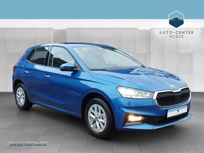 Raceblau metallic Neu 2025 Skoda Fabia Essence Kleinwagen | 22.630 € (Etwas zu teuer) - Bild 1/4