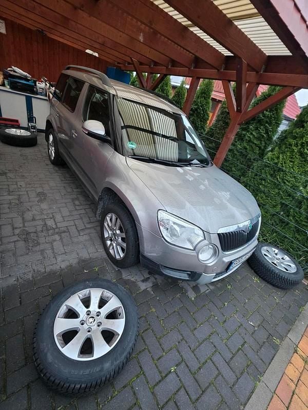 Beige Gebraucht 2012 Skoda Yeti SUV | 6.900 € (Superpreis) - Bild 1/4