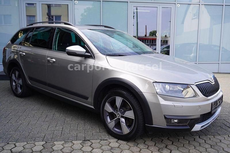 Beige Gebraucht 2015 Skoda Octavia Scout 4x4 Kombi | 10.790 € (Fairer Preis) - Bild 1/4