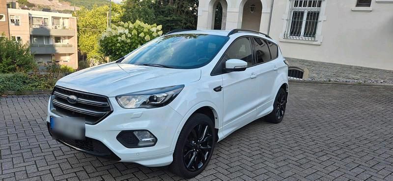 Weiß Gebraucht 2018 Ford Kuga ST-Line SUV | 13.500 € (Fairer Preis) - Bild 1/4