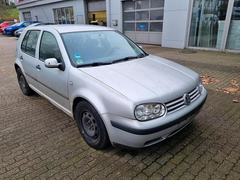 Silber Gebraucht 2001 VW Golf IV Kleinwagen | 750 € (Guter Preis) - Bild 1/4