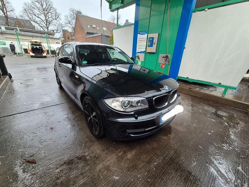 Schwarz Gebraucht 2007 BMW 120 Kleinwagen | 4.777 € (Fairer Preis) - Bild 1/4