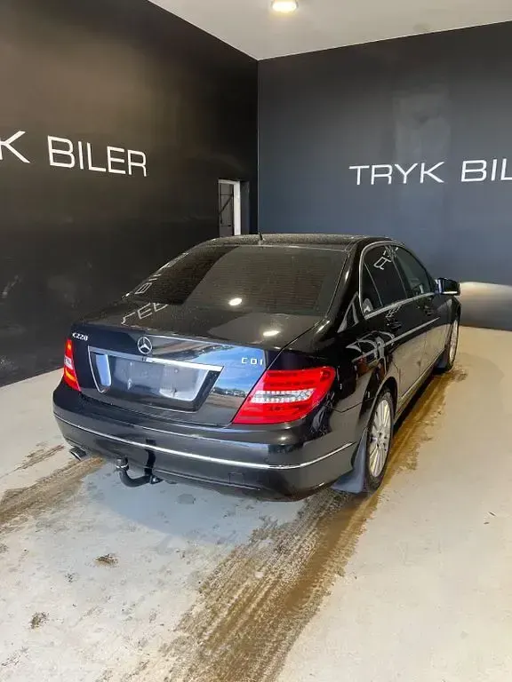 Second-hand Mercedes C220 170 CP (125 kW) 2014 Negru Berlinǎ