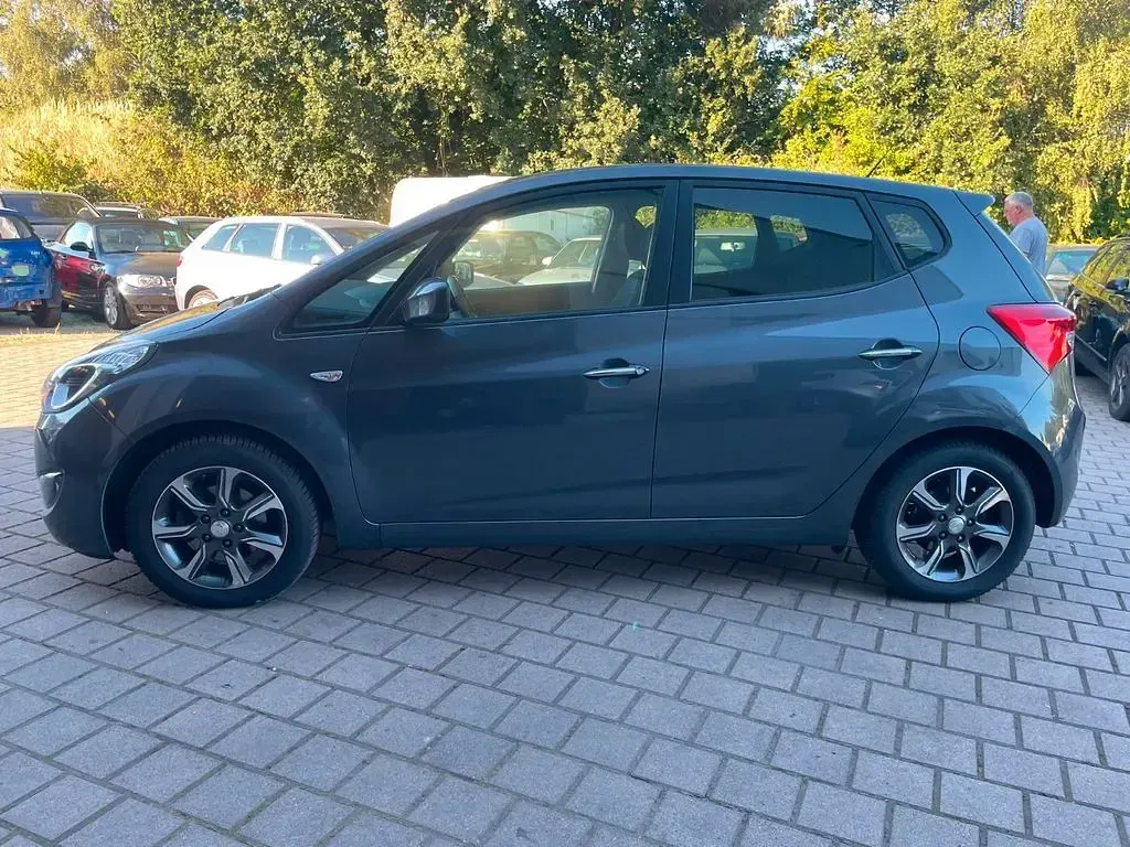 Gebraucht Hyundai ix20 Space 125 PS (91 kW) 2018 Grau Kleinwagen