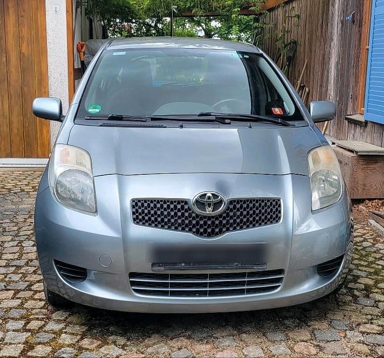 Silber Gebraucht 2008 Toyota Yaris Kleinwagen | 1.350 € (Guter Preis) - Bild 1/4