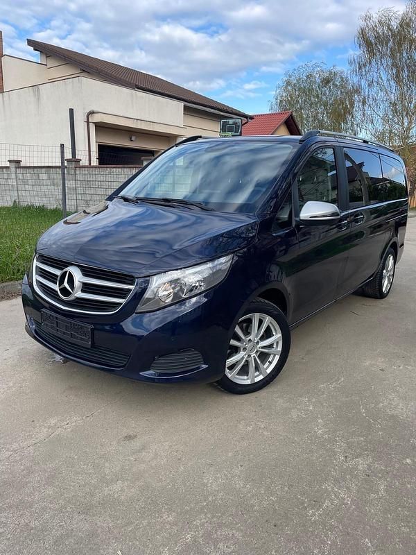 Blau Gebraucht 2015 Mercedes V220 Van / Kleinbus | 18.300 € - Bild 1/4