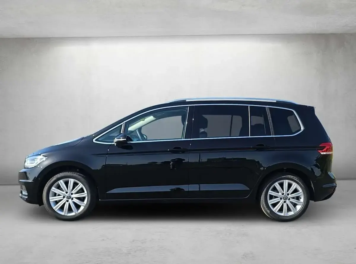 Neu VW Touran Highline 150 PS (110 kW) 2026 Grenadillschwarz metallic Van / Kleinbus