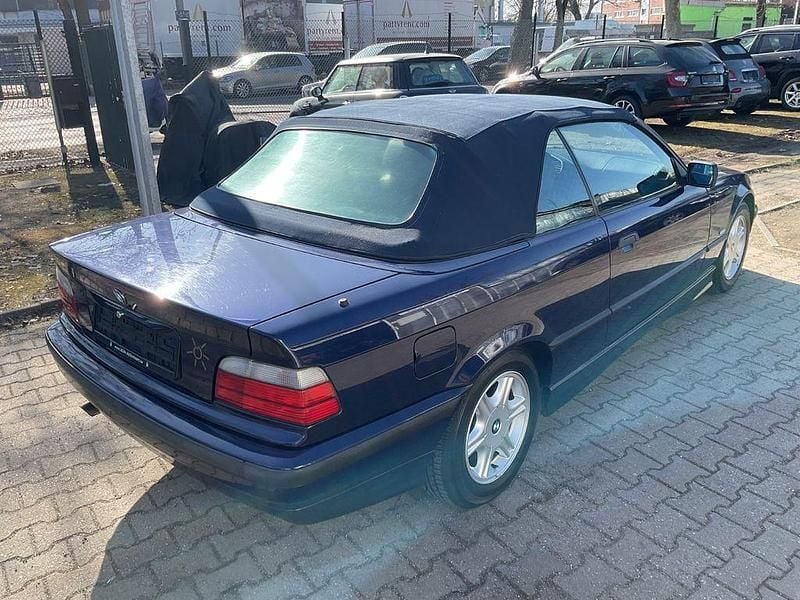 Gebraucht BMW 320 Cabriolet 150 PS (110 kW) 1997 Blau Cabrio