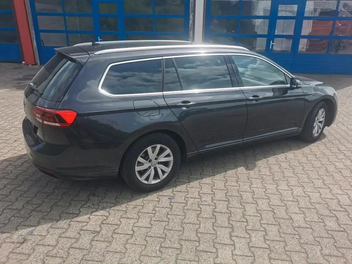Gebraucht VW Passat 120 PS (88 kW) 2020 Grau Limousine