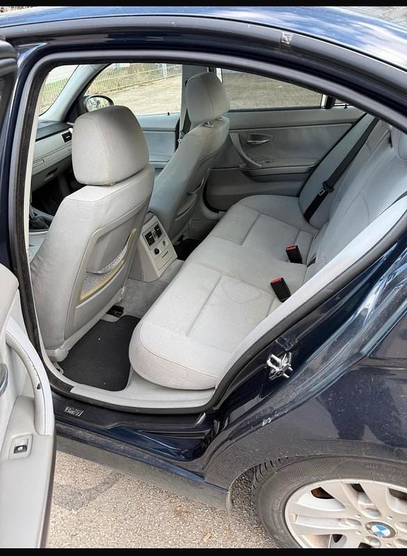 Gebraucht BMW 320 150 PS (110 kW) 2005 Blau Limousine