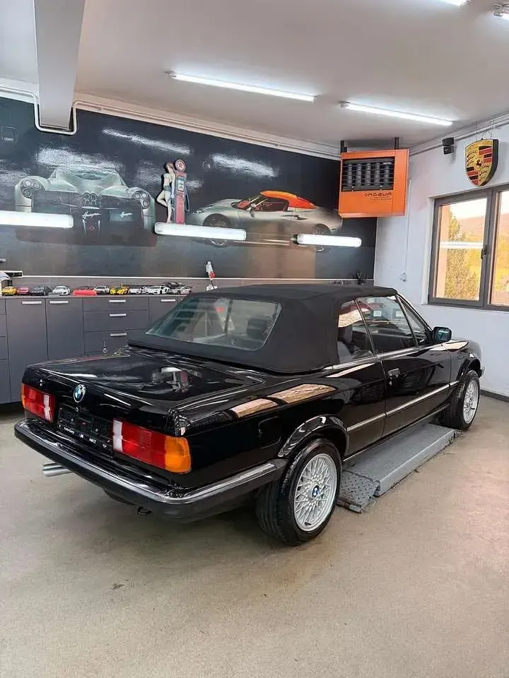 Gebraucht BMW 320 Sport Line 150 PS (110 kW) 1991 Schwarz Cabrio