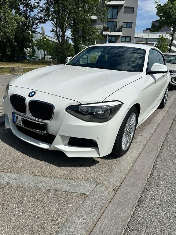 Weiß Gebraucht 2013 BMW 116 M Sport Kleinwagen | 9.799 € (Fairer Preis) - Bild 1/4