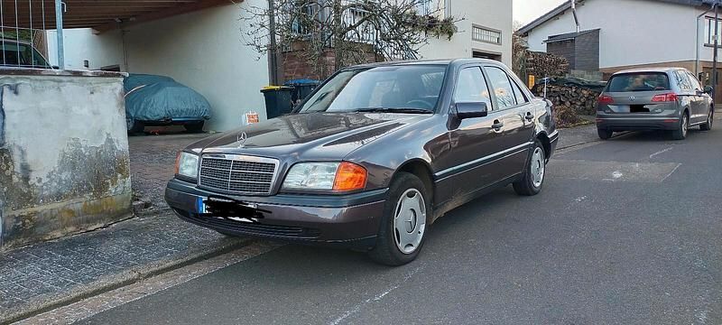 Gebraucht Mercedes C180 Classic 122 PS (89 kW) 1994 Braun Limousine