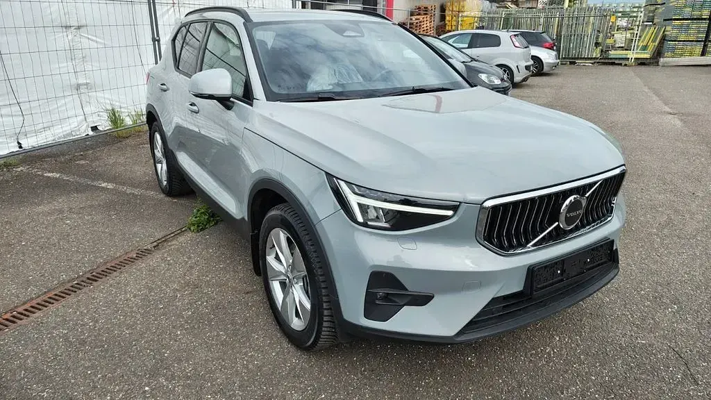 Gebraucht Volvo XC40 Core 197 PS (144 kW) 2024 Grau SUV
