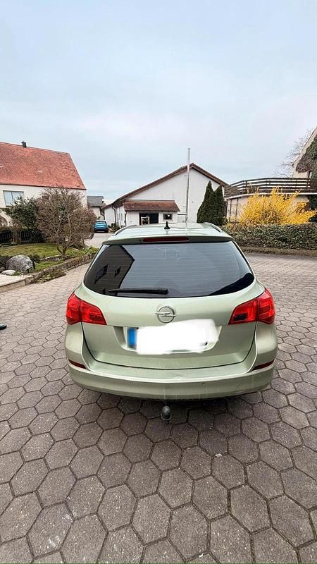 Gebraucht Opel Astra 110 PS (80 kW) 2011 Grün Kombi