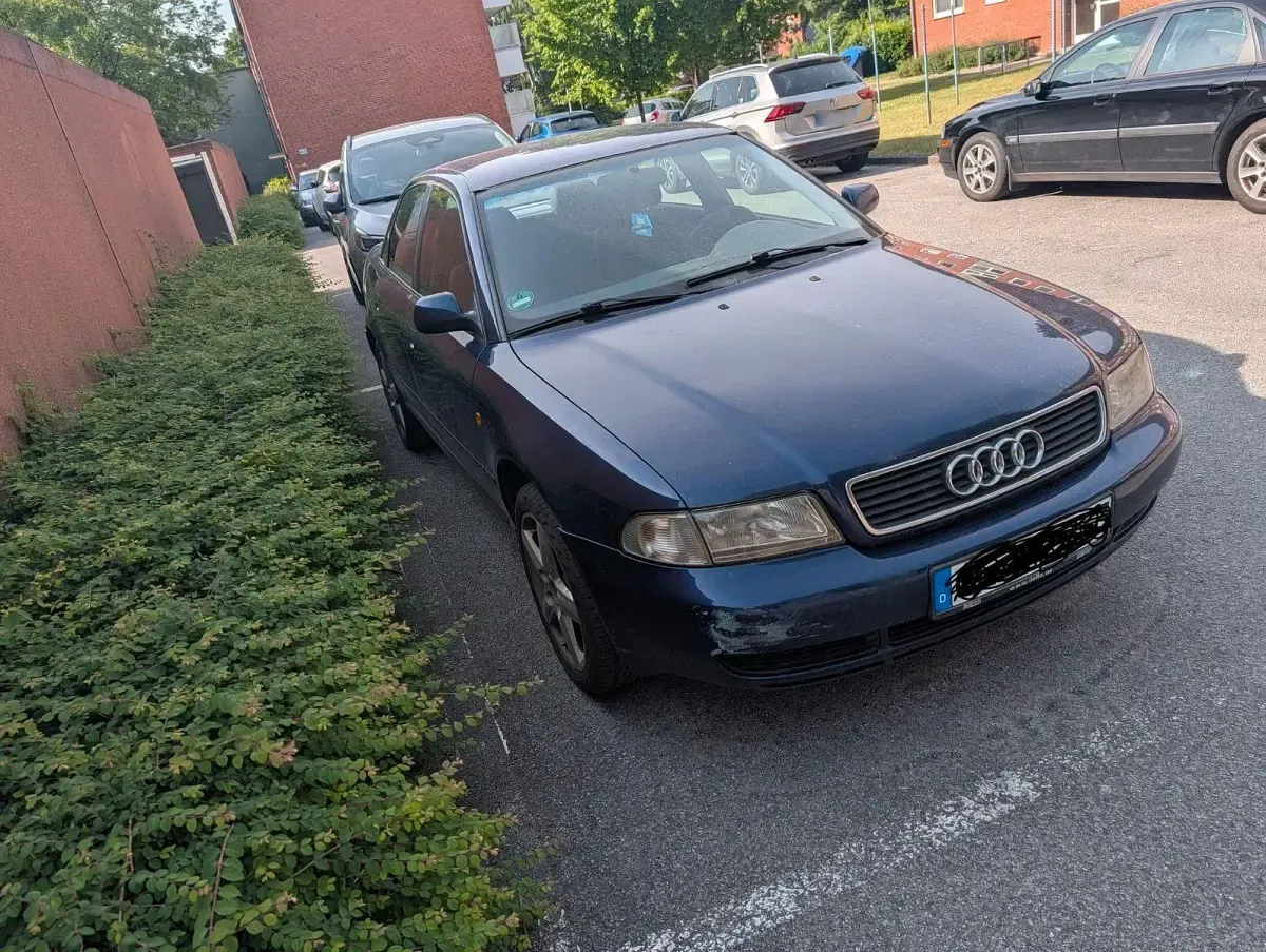 Gebraucht Audi A4 125 PS (91 kW) 1999 Blau Limousine