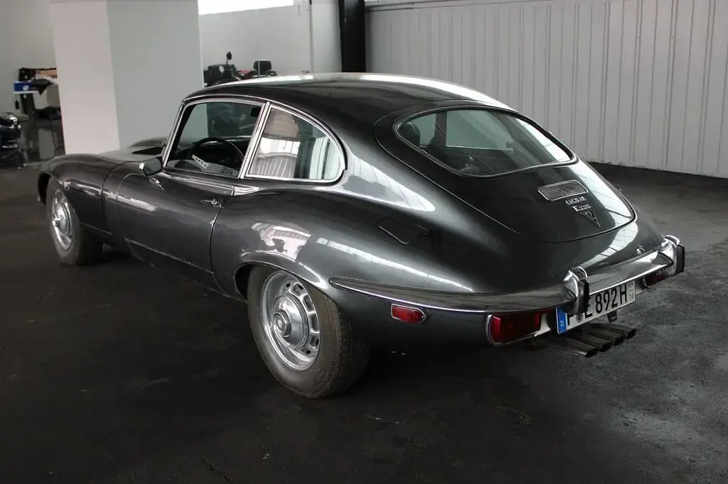Używany Jaguar E-Type 364 KM (267 kW) 1973 Szary