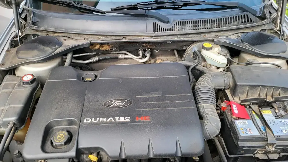 Gebraucht Ford Mondeo 125 PS (91 kW) 2002 Silber Coupé
